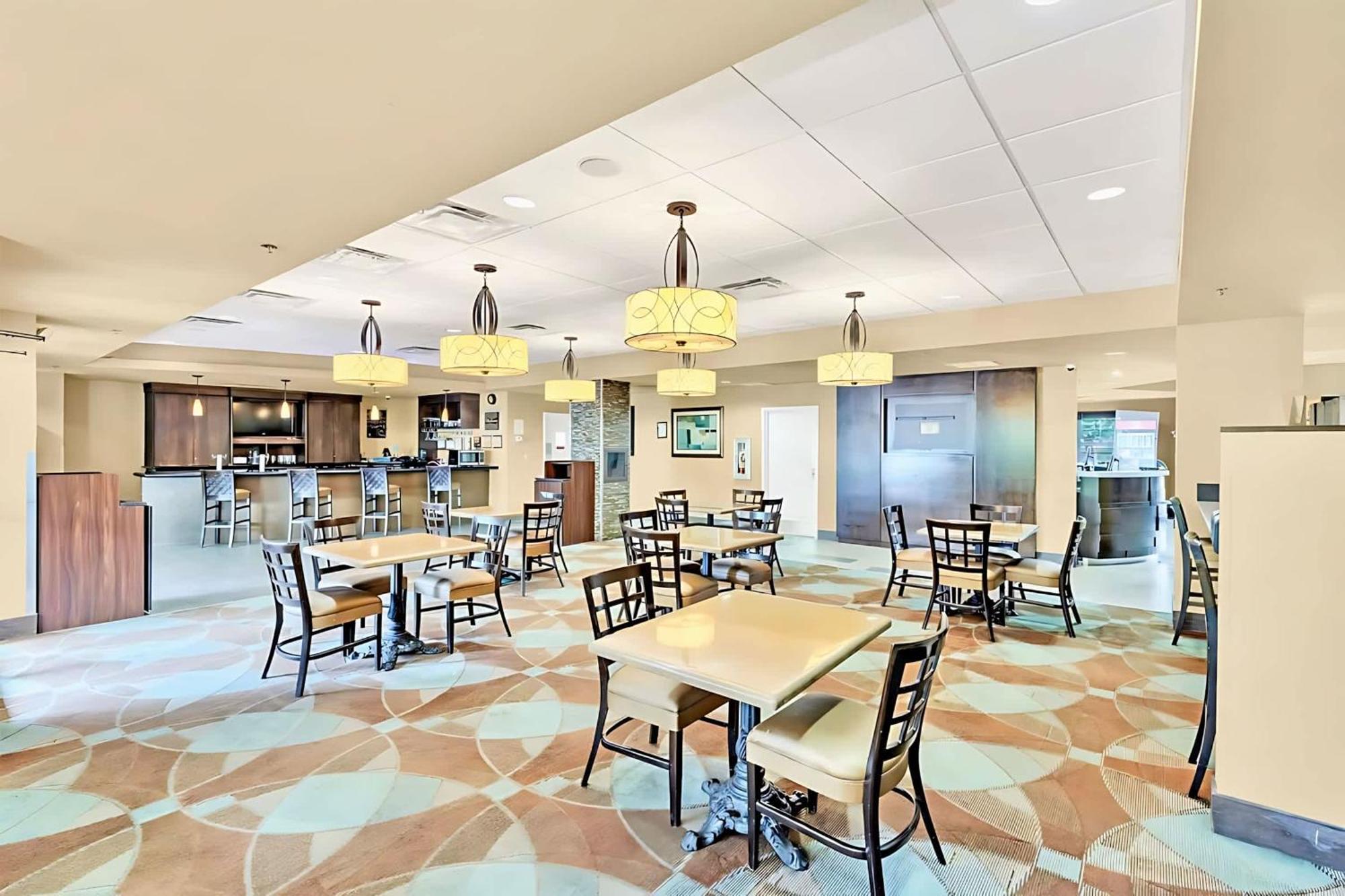 King With Bbq & Arcade Close To *